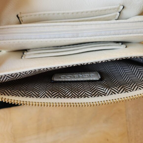 Jenn & Co. Crossbody/Wristlet purse. - Picture 2 of 4